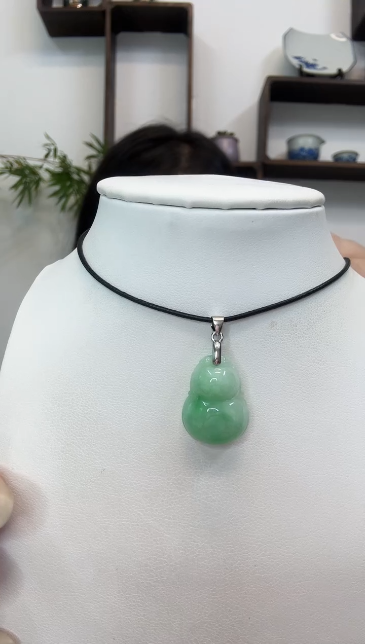 颈饰银S925镶嵌翡翠陈**?小葫芦