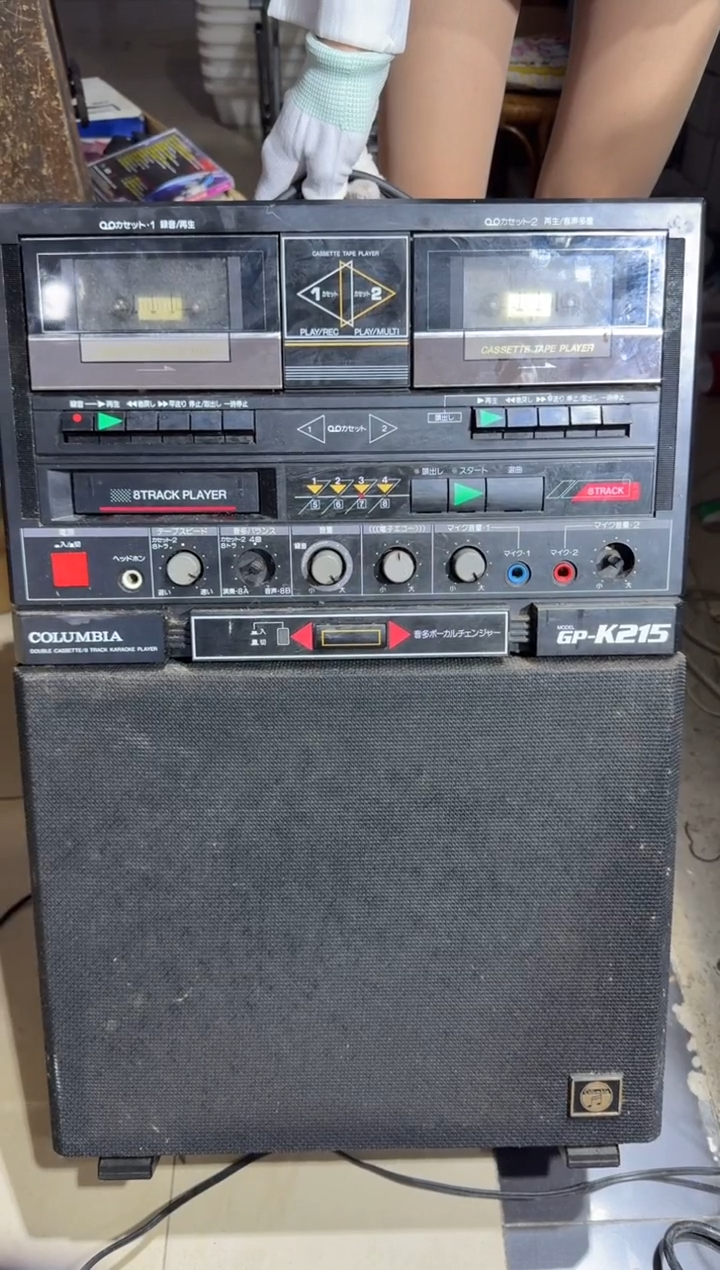 8新嗨**嗨 696   中古商品，瑕疵品，不保好坏。