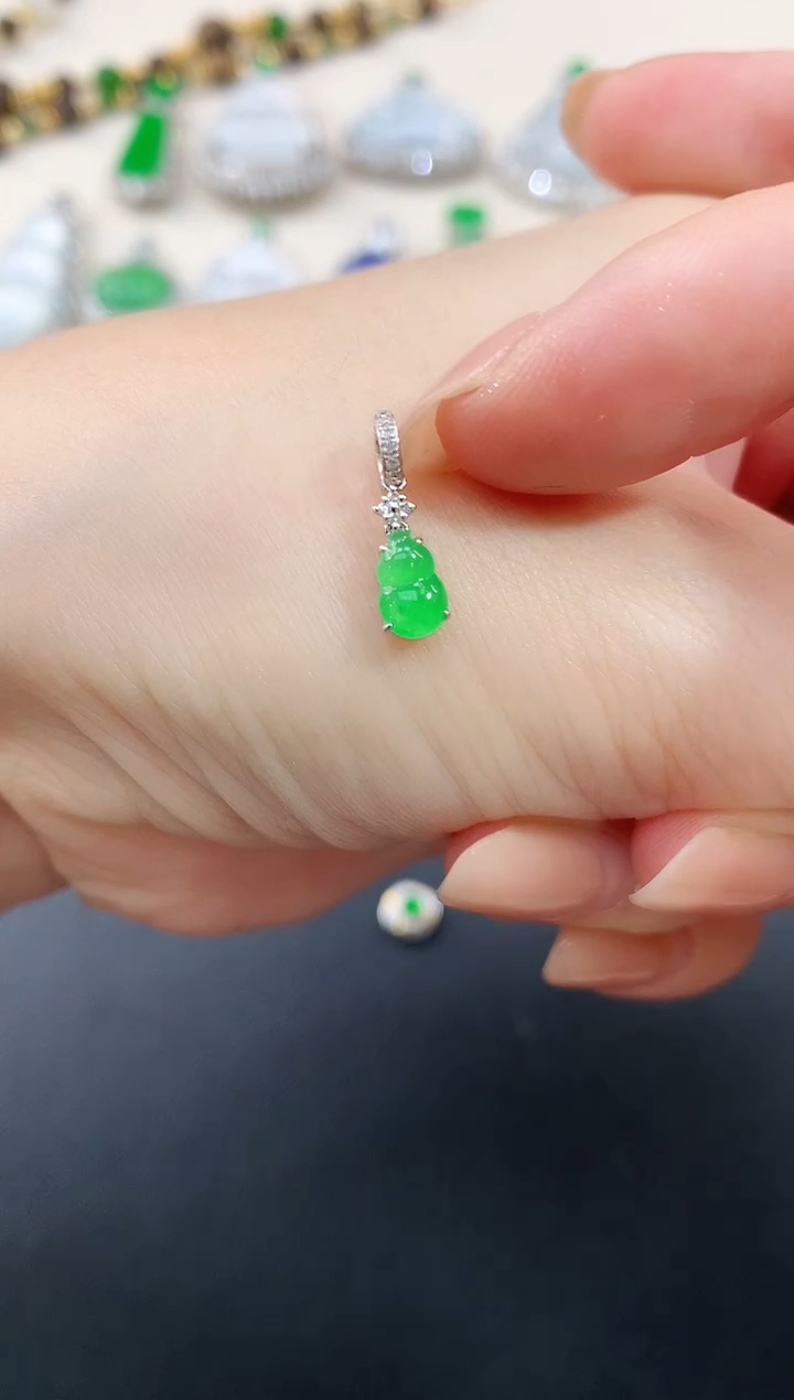 翡翠18K金镶嵌吊坠(不含链)葫芦|980+0多样性发其一