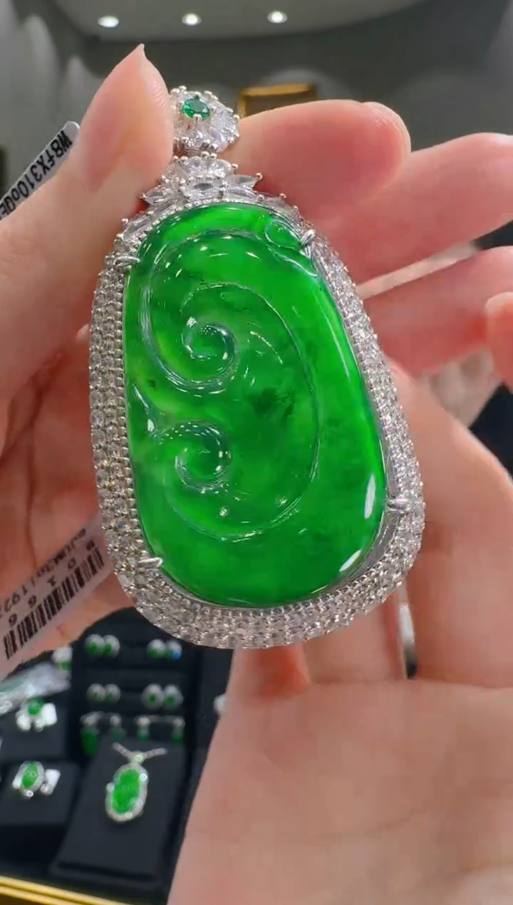 【闪购商品】翡翠吊坠(赠链)银S925镶嵌天然翡翠A货多样性发一件