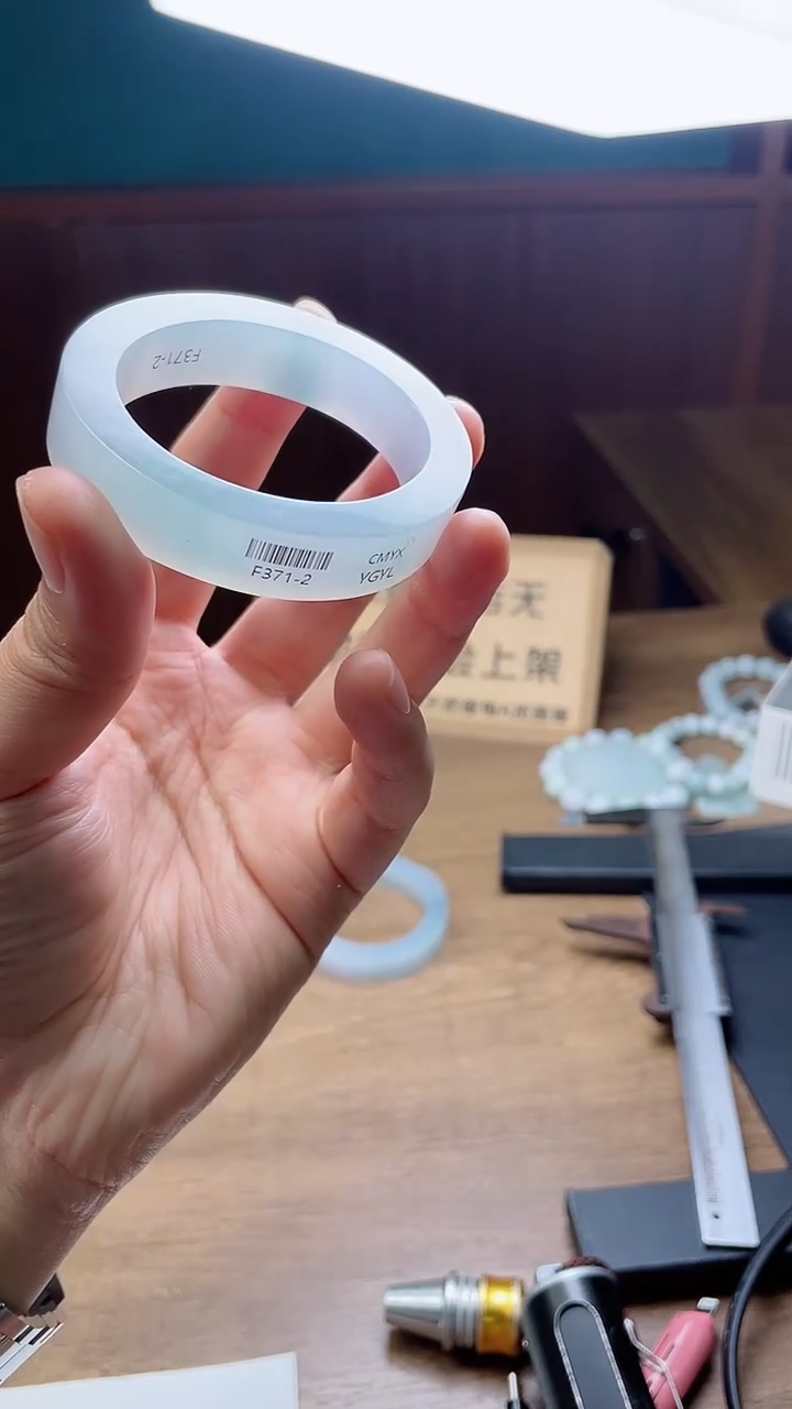 定制翡翠手镯未镶嵌F**?定制