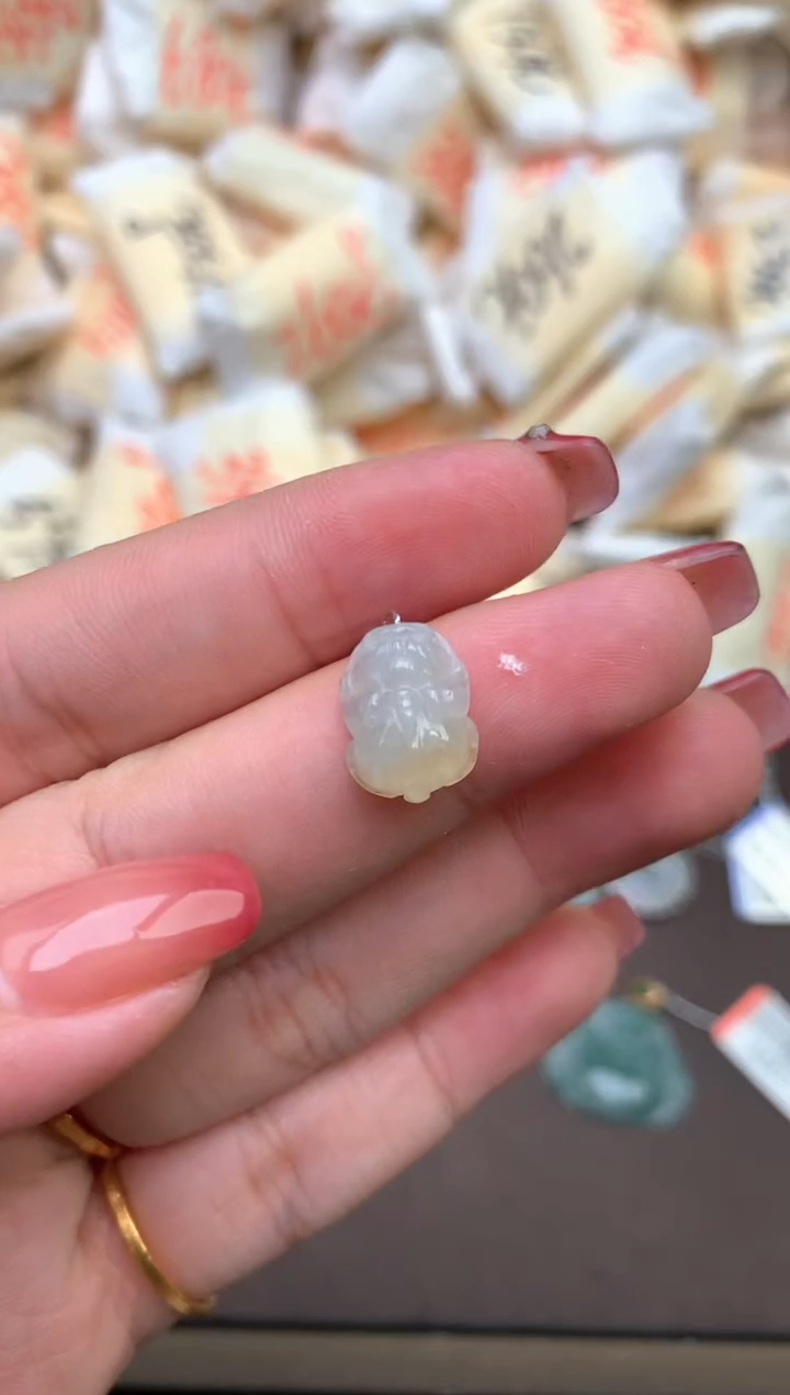 翡翠未镶嵌挂件—