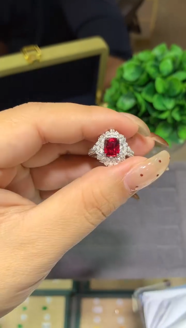 18K金镶嵌戒指红宝石1.53ct