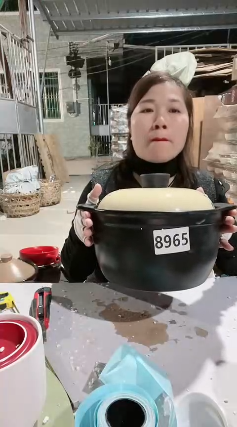 【闪购商品】8965瑕疵黑锅带盖，，