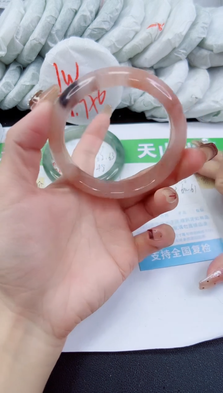 【闪购商品】石英质玉手镯未镶嵌108