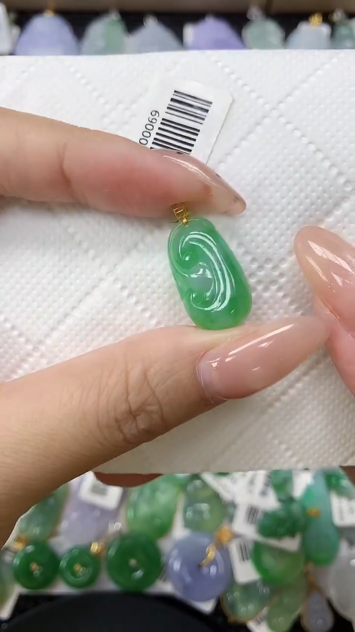 颈饰18K金镶嵌翡翠1111111111111