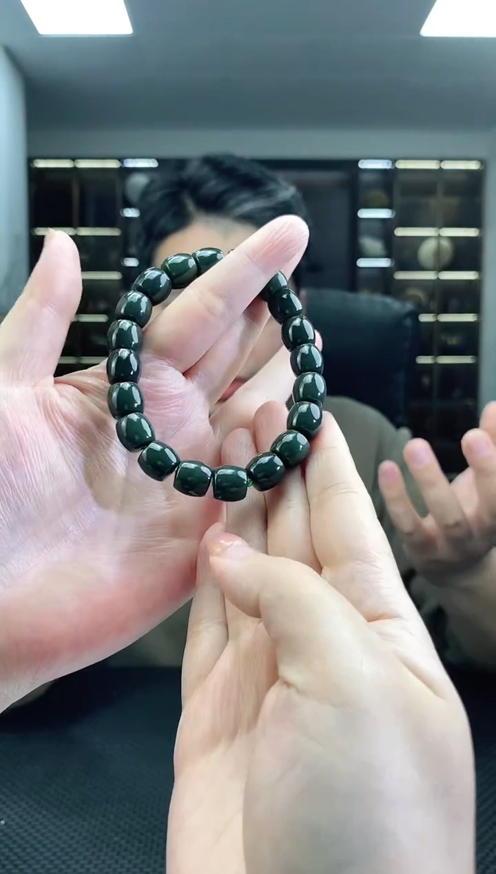 颈饰未镶嵌和田玉沙枣青直切卡10手串