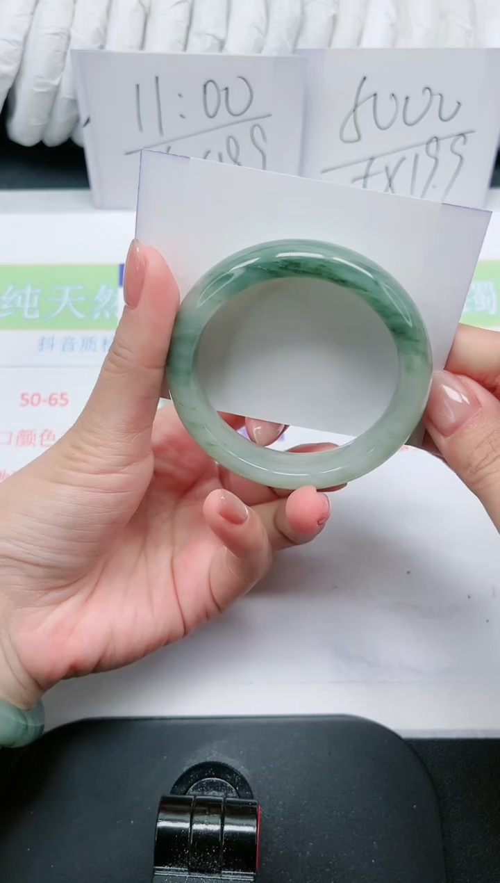 【闪购商品】石英质玉手镯未镶嵌56