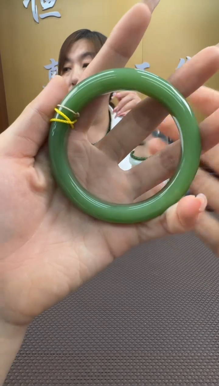 【闪购商品】和田玉手镯未镶嵌58