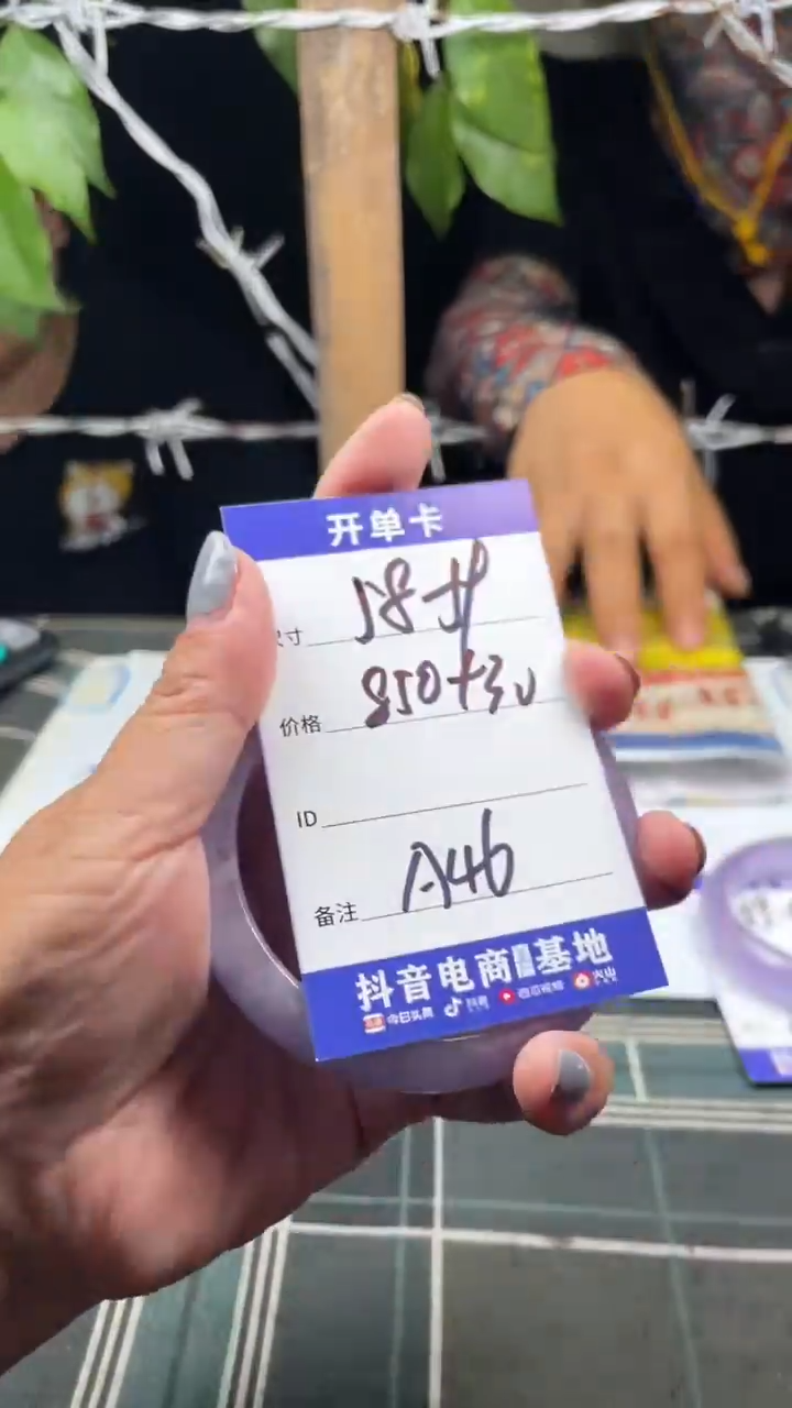无非金属缅区原矿手镯手工艺现场