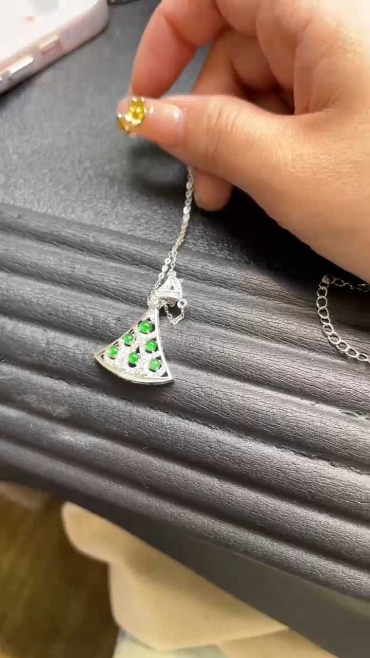 【闪购商品】翡翠颈饰未镶嵌      *A20 (只发一件)