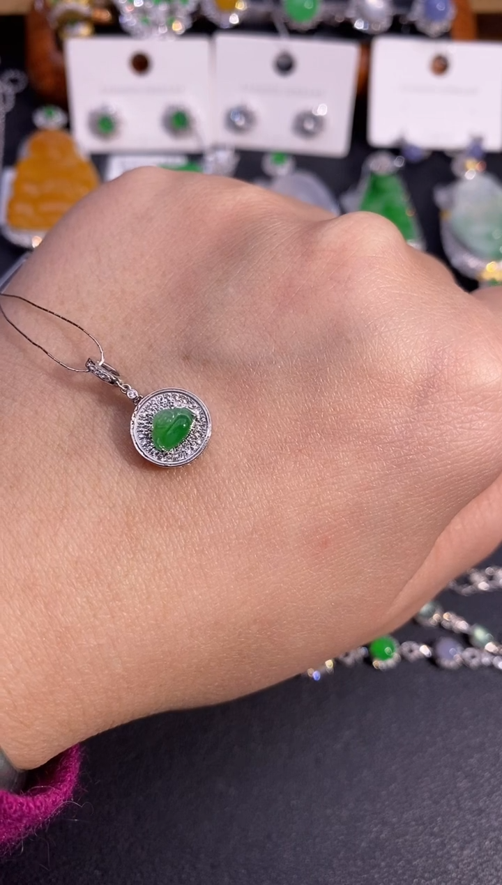 【闪购商品】翡翠吊坠(不含链)18K金镶嵌吊坠