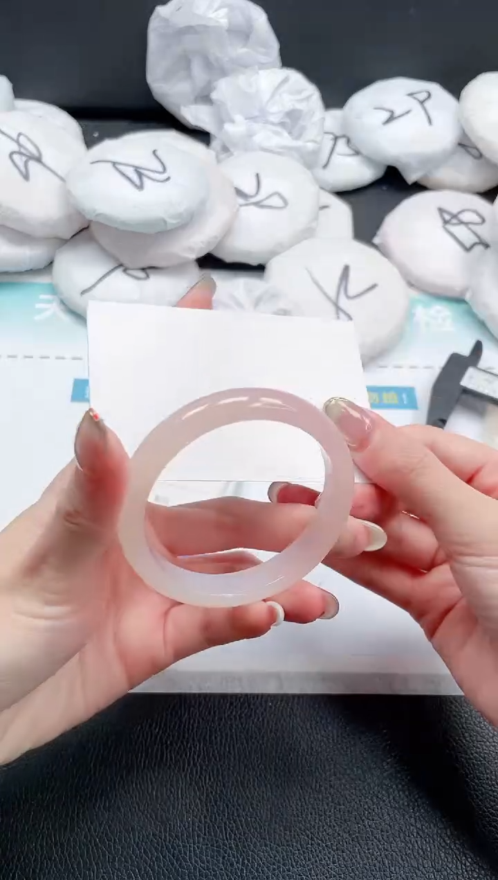 【闪购商品】石英质玉手镯未镶嵌17J92-54