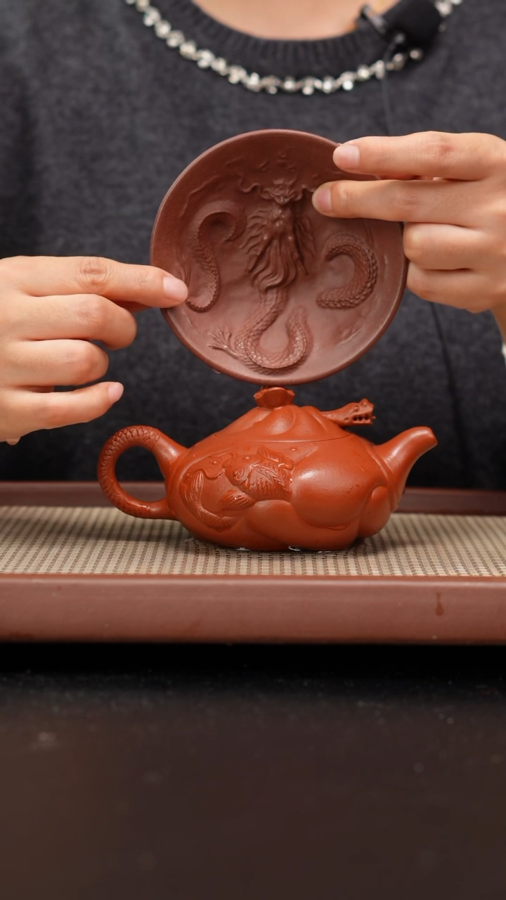 【闪购商品】紫砂茶壶黄龙山朱泥鱼化龙230cc