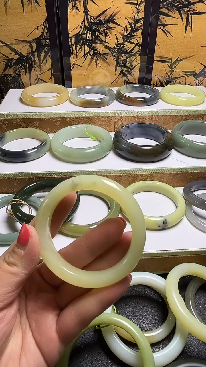 【闪购商品】和田玉手镯未镶嵌新疆若羌蓝皮黄口56