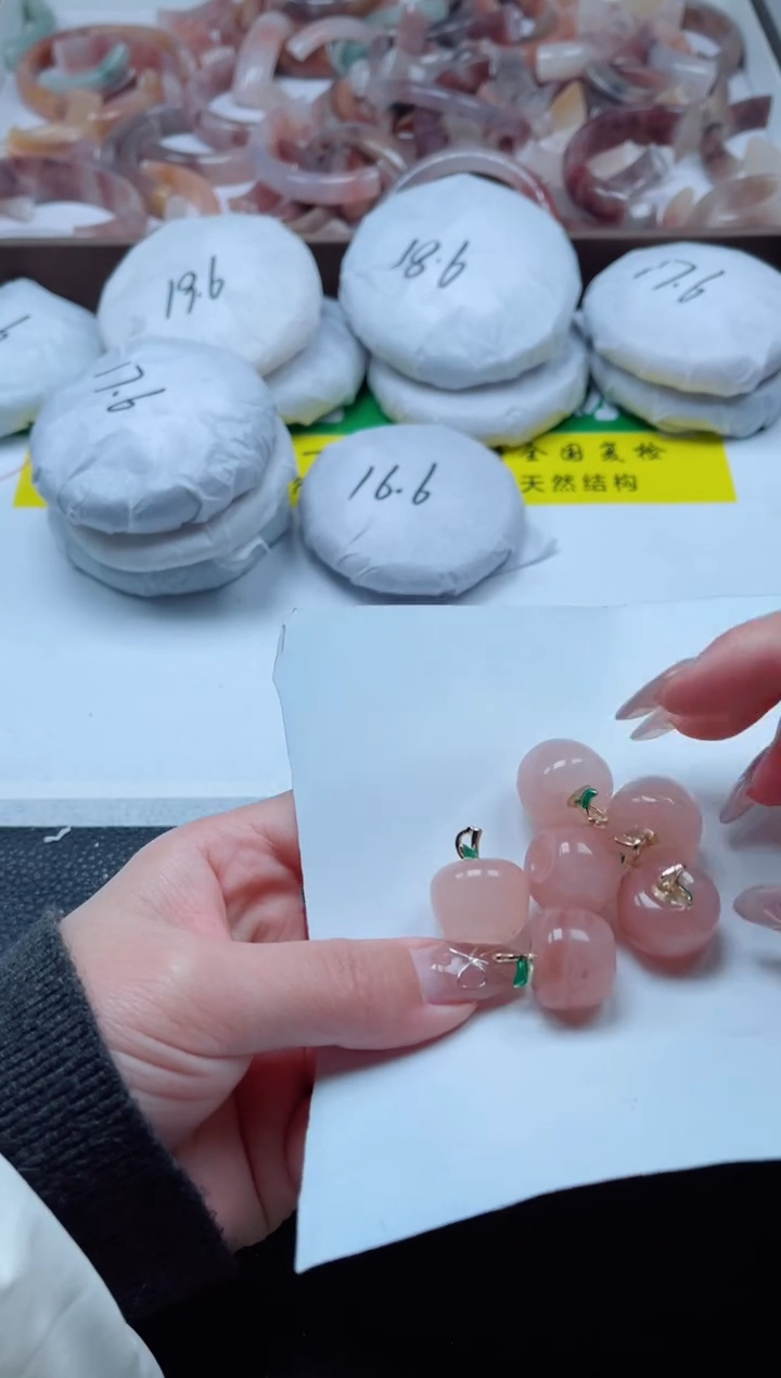 【闪购商品】石英质玉手镯未镶嵌苹果