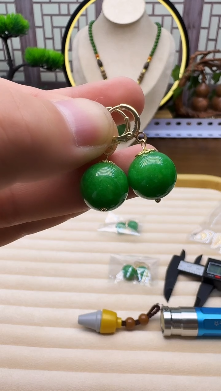 14K金镶嵌翡翠耳饰E37     