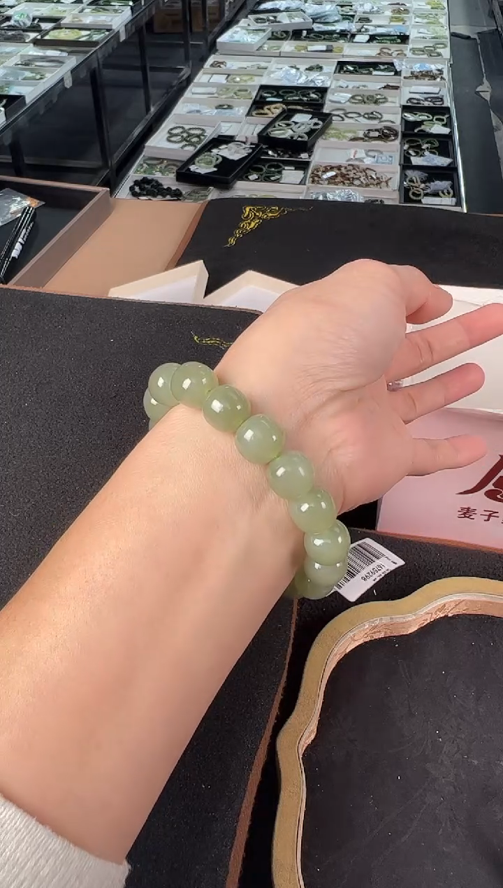 未镶嵌手链和田玉多样性发1