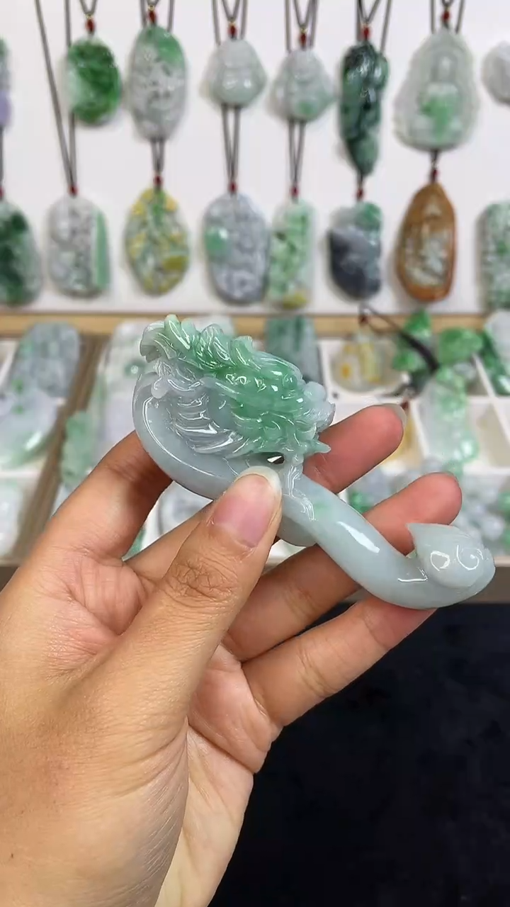 颈饰未镶嵌翡翠1