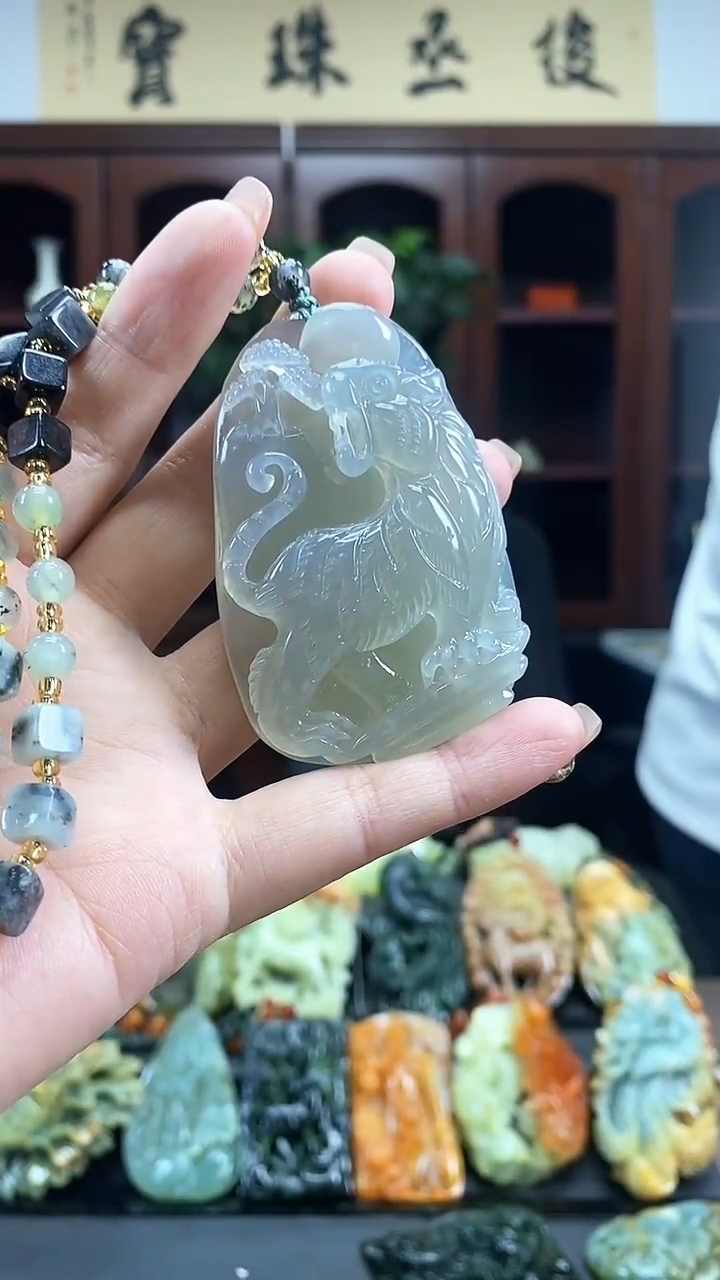 【闪购商品】蛇纹石玉吊坠未镶嵌·