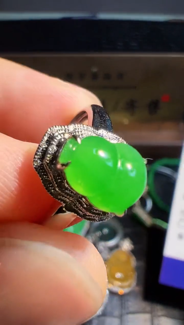 【闪购商品】翡翠戒指18K金镶嵌翡翠回流