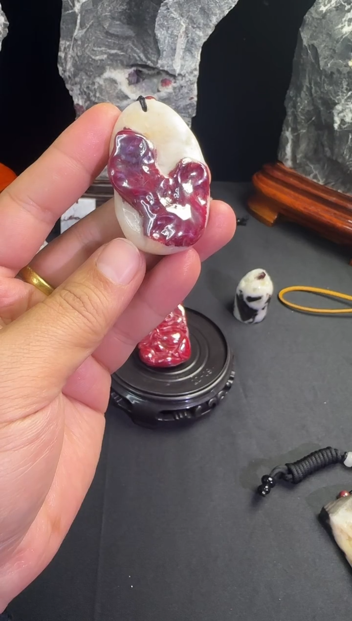 天然辰砂流*猫天然朱砂晶体原石吊坠挂件