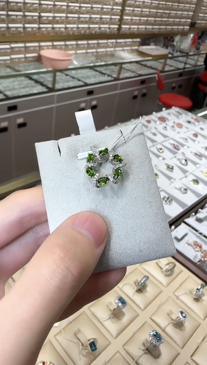 【闪购商品】透辉石吊坠银S925镶嵌3*4mm甜甜圈