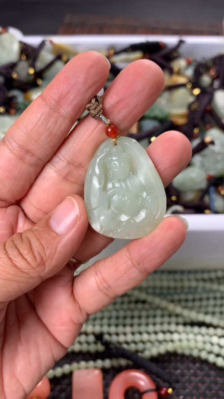 【闪购商品】和田玉颈饰未镶嵌多样性发货没有证书拍一发一有瑕