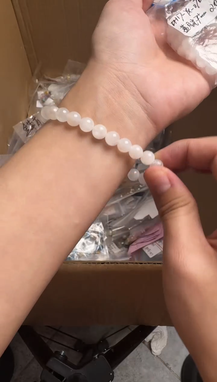 水晶手串未镶嵌上