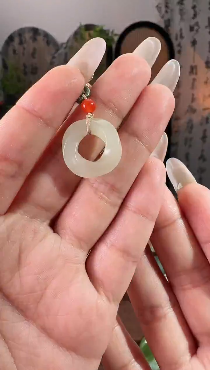 颈饰未镶嵌和田玉莫比乌斯环 新p