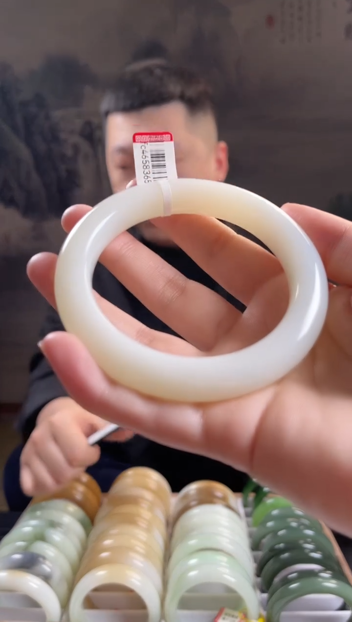 未镶嵌手镯和田玉61圈口3659