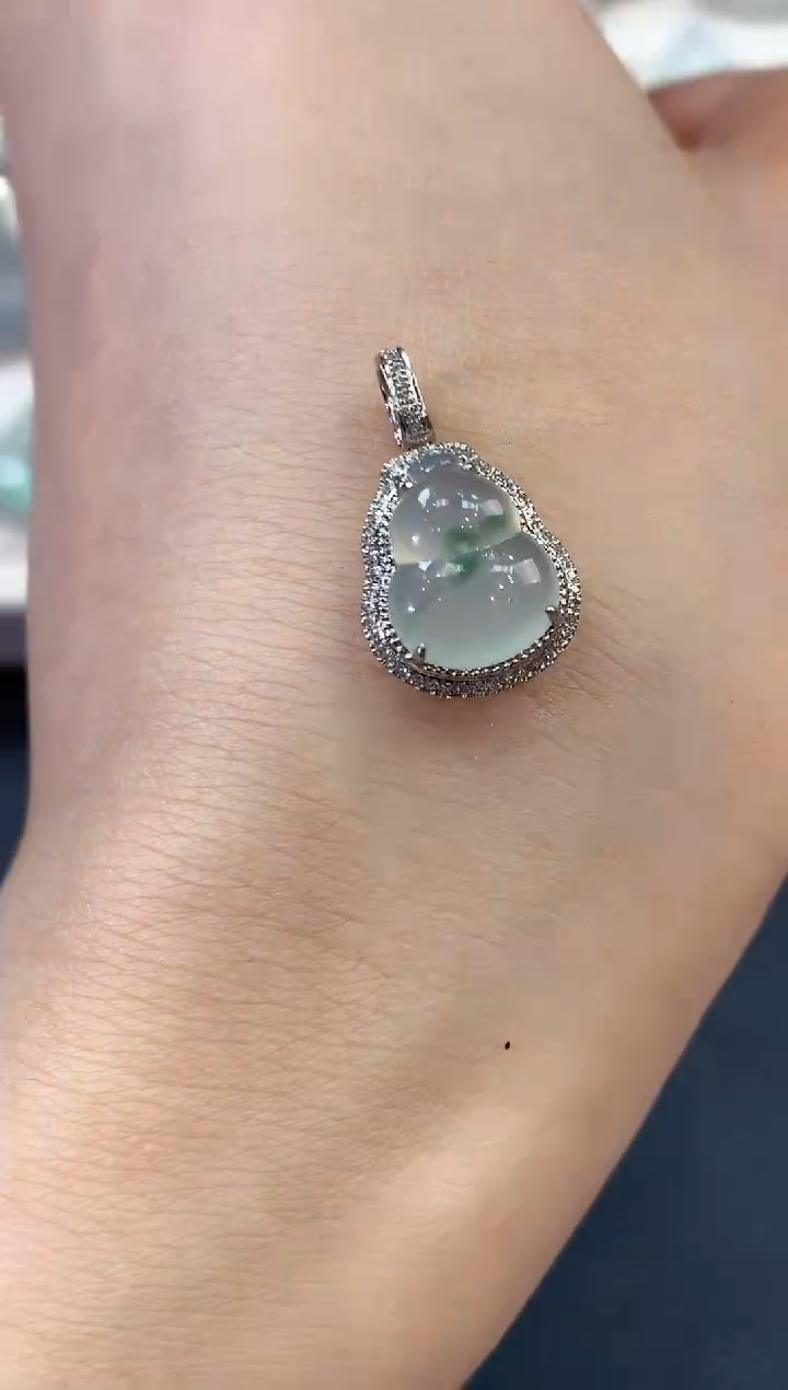 【闪购商品】翡翠吊坠(不含链)18K金镶嵌 B13多样性一件发货