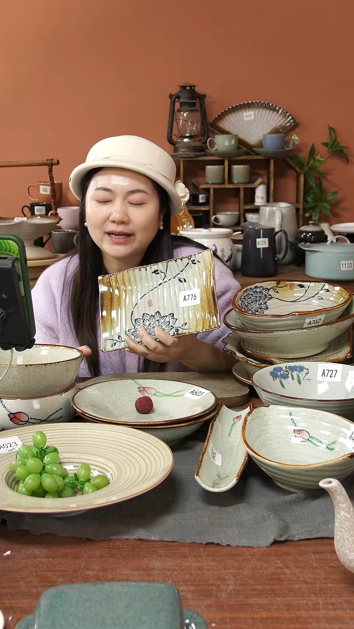 陶瓷A776 一只手绘蓝莲花长方盘条纹 23*15*2.5 微瑕