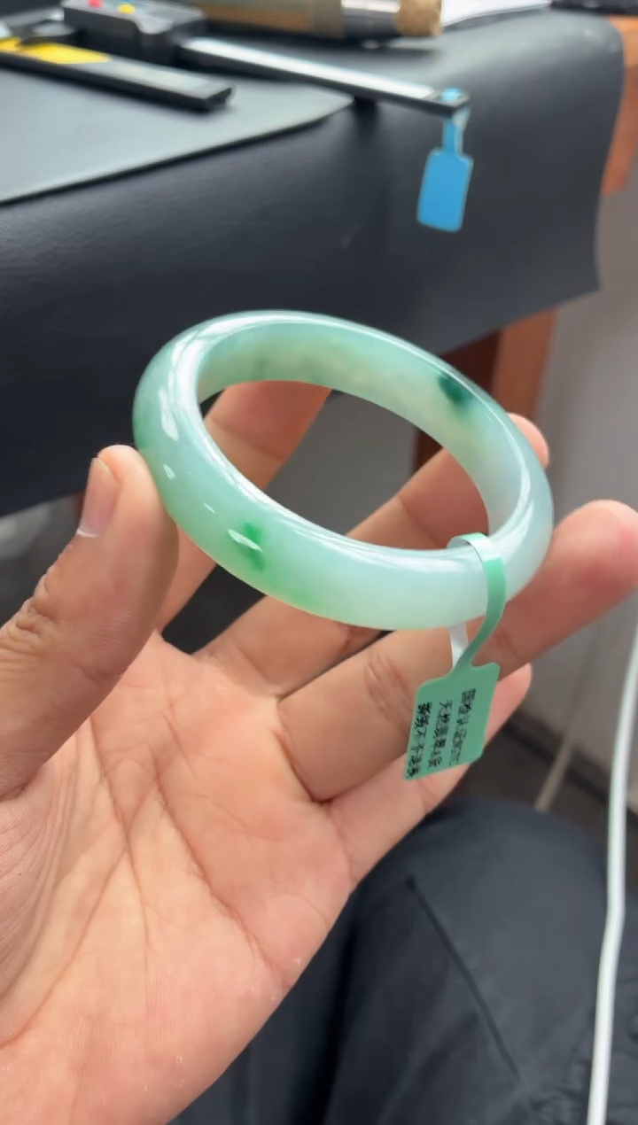 未镶嵌手镯翡翠渐变飘阳花半山水  12号 51-52圈口 （微包容）