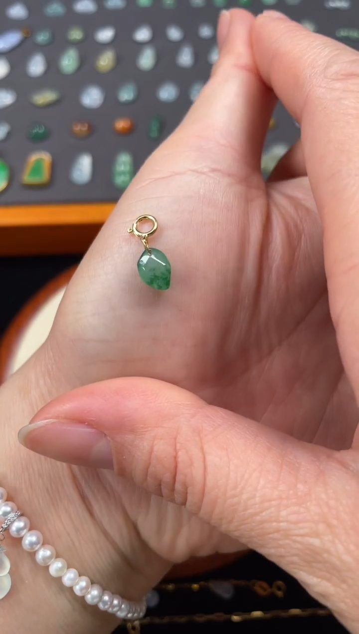 吊坠(不含链)18K金镶嵌翡翠一个JK630