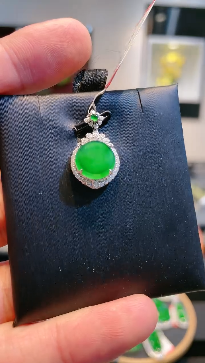 【闪购商品】翡翠颈饰18K金镶嵌A69天然A货翡翠吊坠