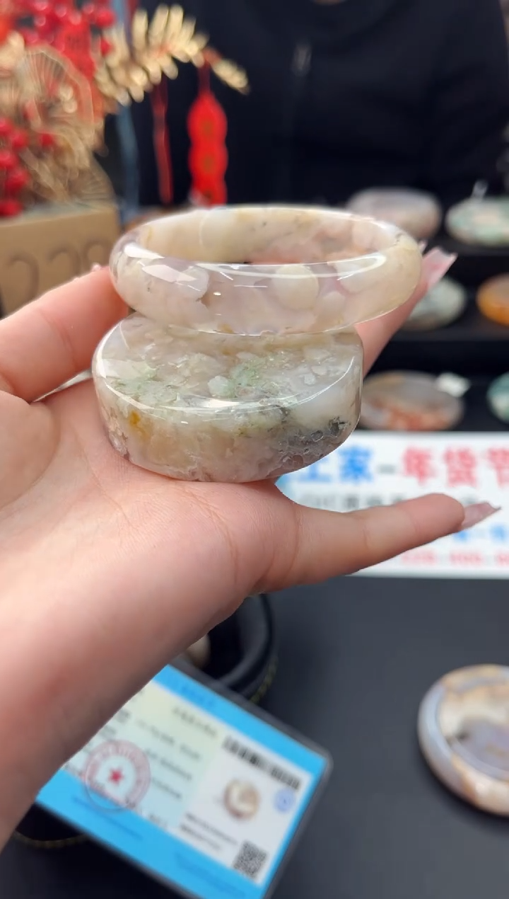 【闪购商品】石英质玉手镯未镶嵌赠送镯心（55圈口）