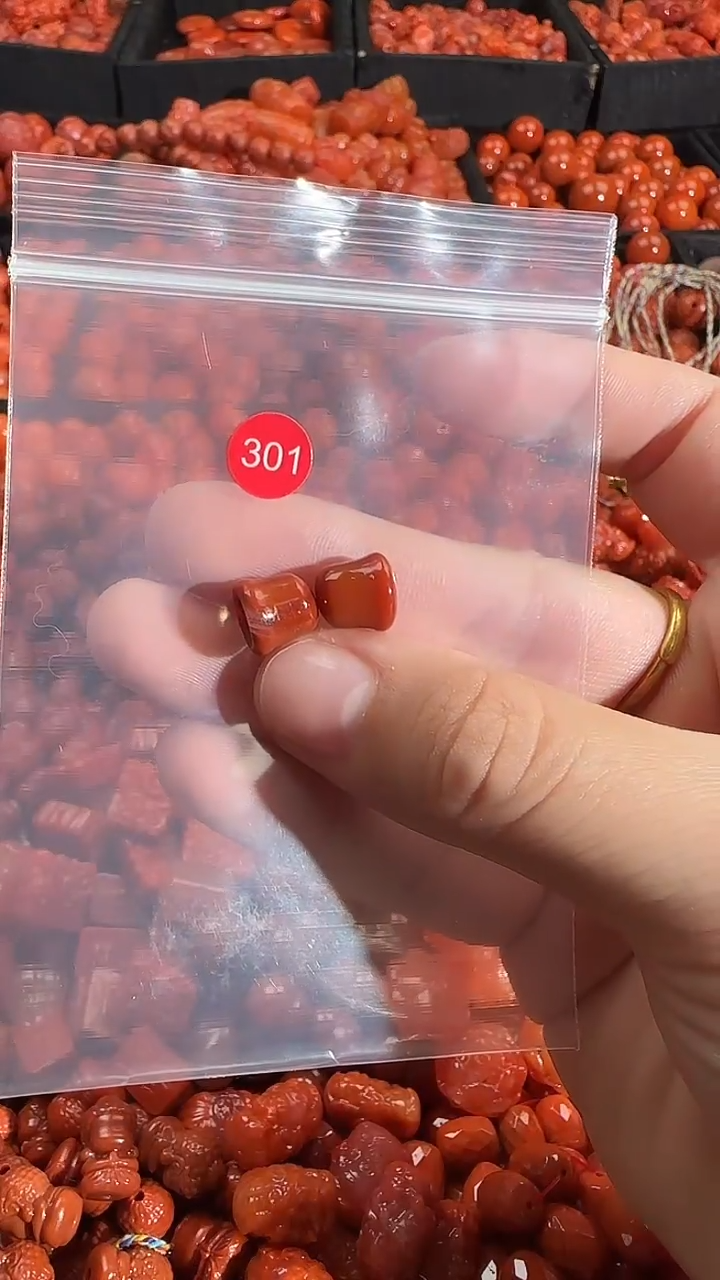 颈饰未镶嵌南红玛瑙1