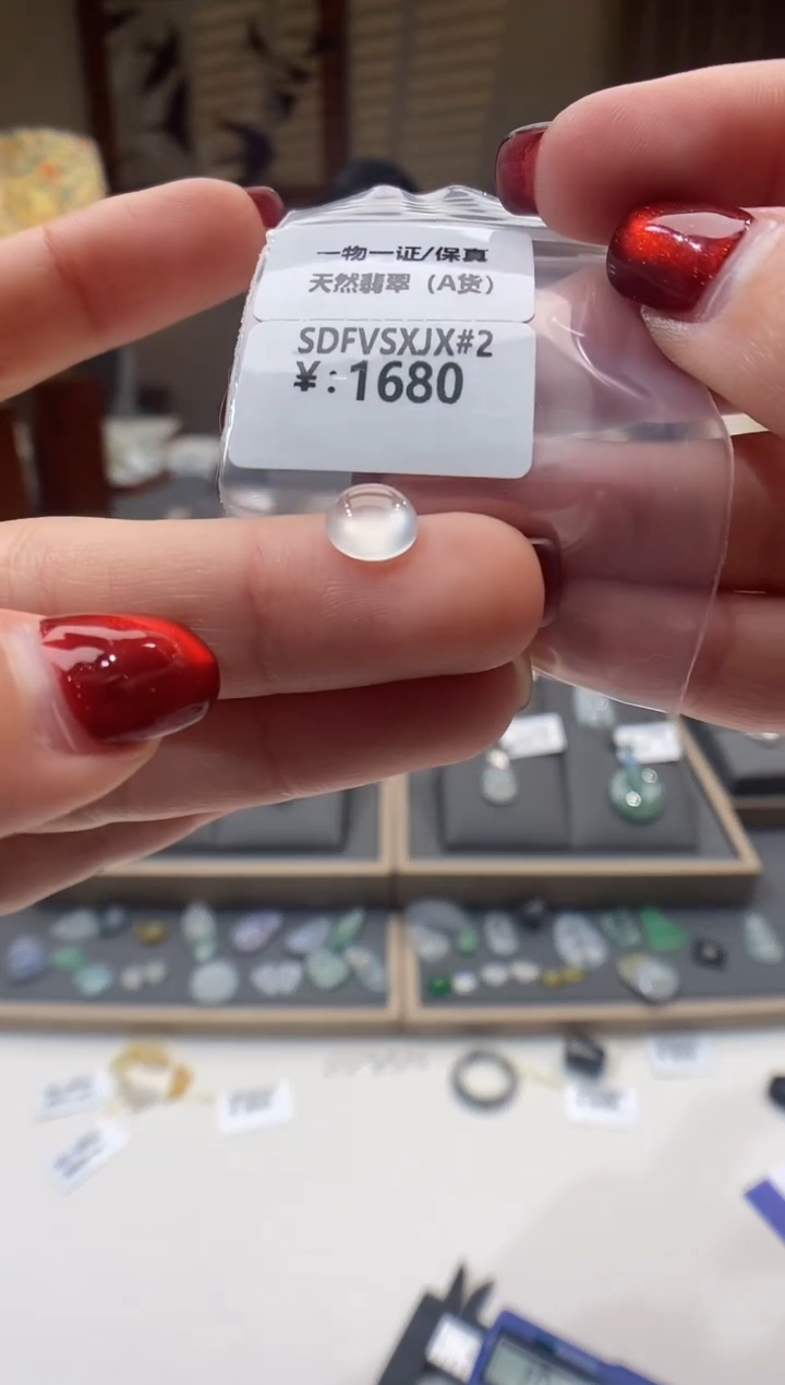 【闪购商品】翡翠颈饰未镶嵌蛋面