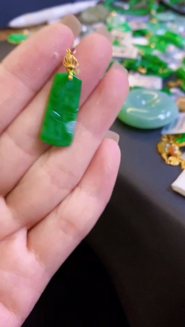 【闪购商品】定制翡翠18K金镶嵌吊坠