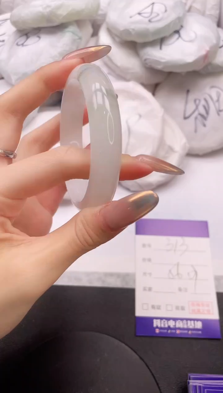 【闪购商品】石英质玉手镯未镶嵌30K313-56