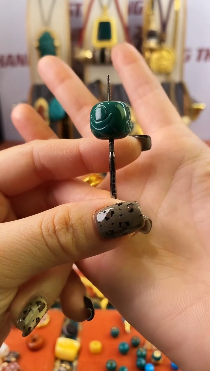 【闪购商品】绿松石.未镶嵌雕刻老型  微白