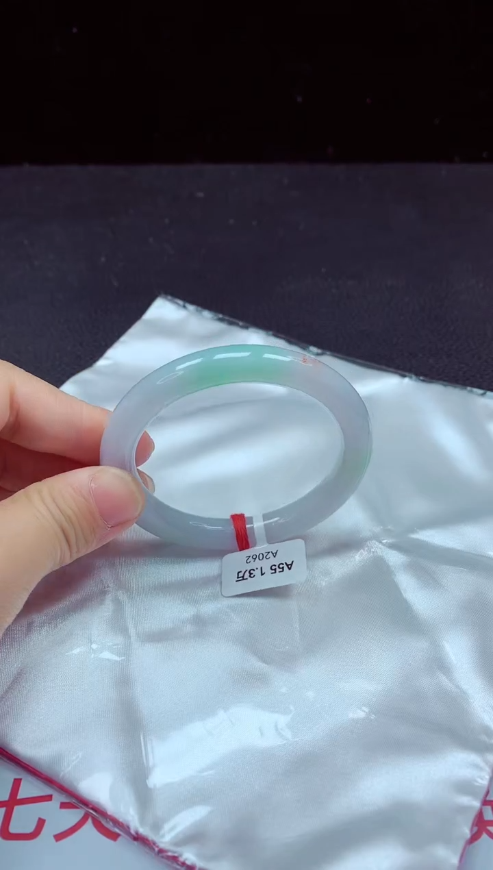 【闪购商品】翡翠手镯未镶嵌镯子55+