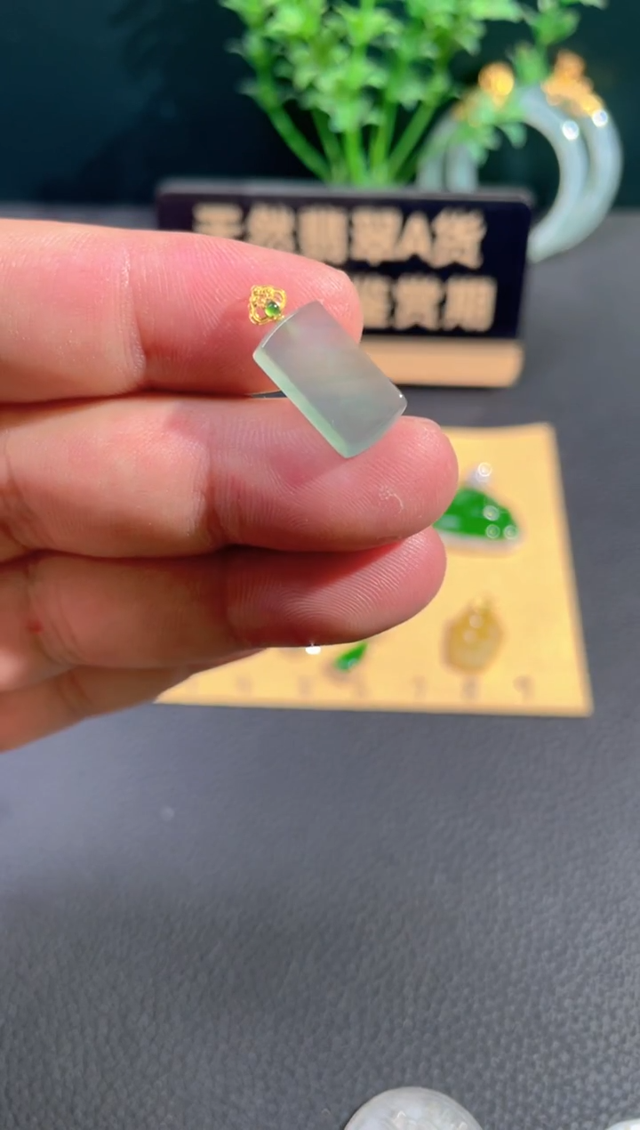 颈饰18K金镶嵌翡翠翡翠