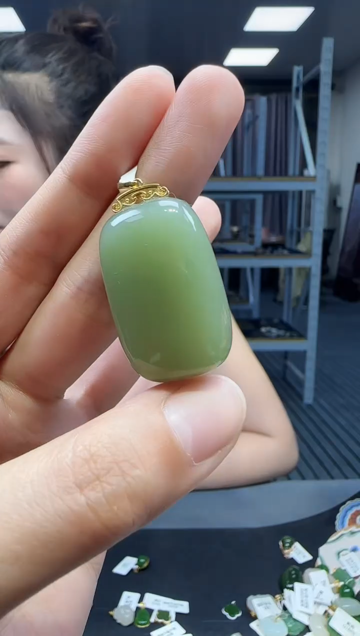 和田玉18K金镶嵌挂件1