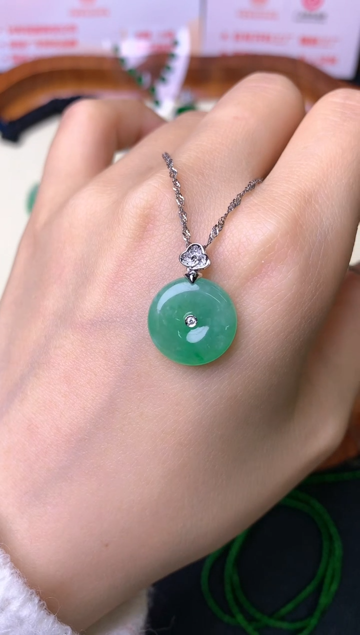 【闪购商品】翡翠颈饰18K金镶嵌吊坠