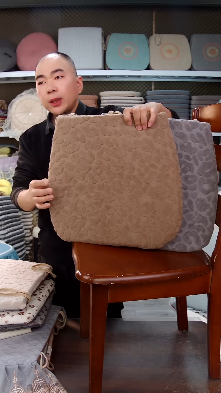 布石头记忆棉：灰色2个咖色2个