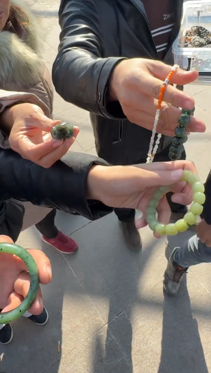 未镶嵌和田玉（糖玉）挂件和田玉