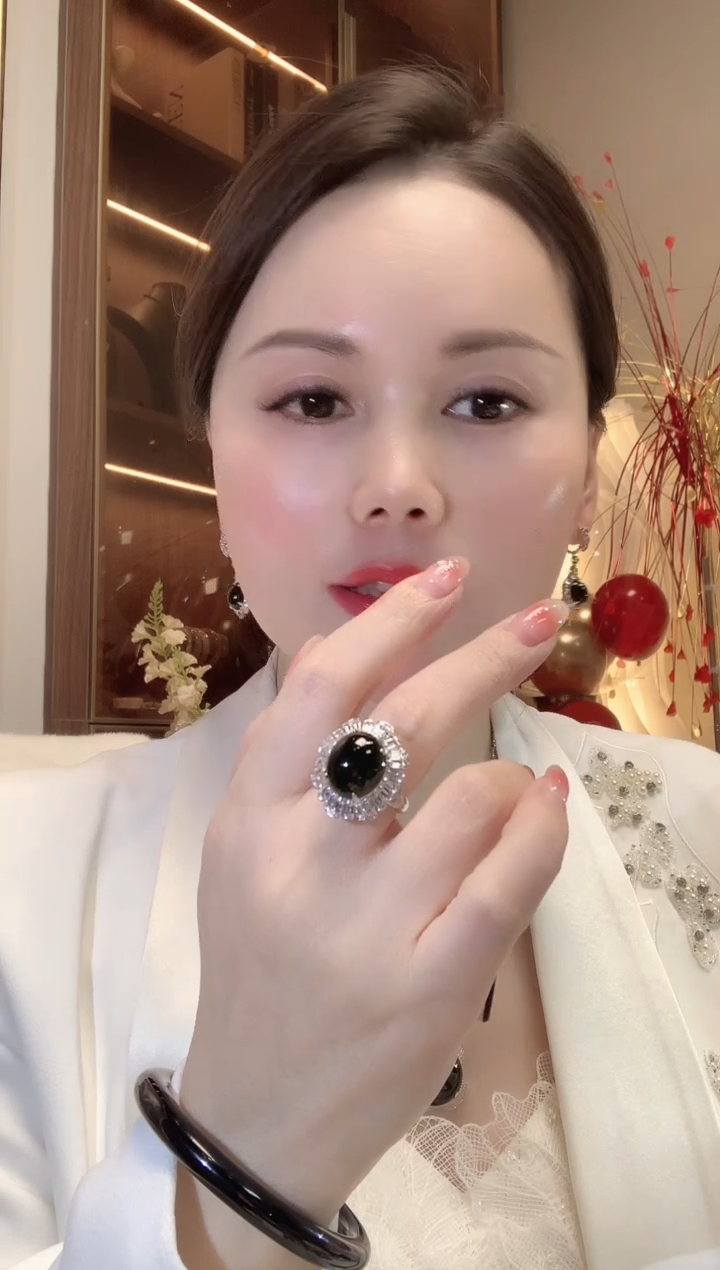 【闪购商品】翡翠戒指18K金镶嵌Q5    