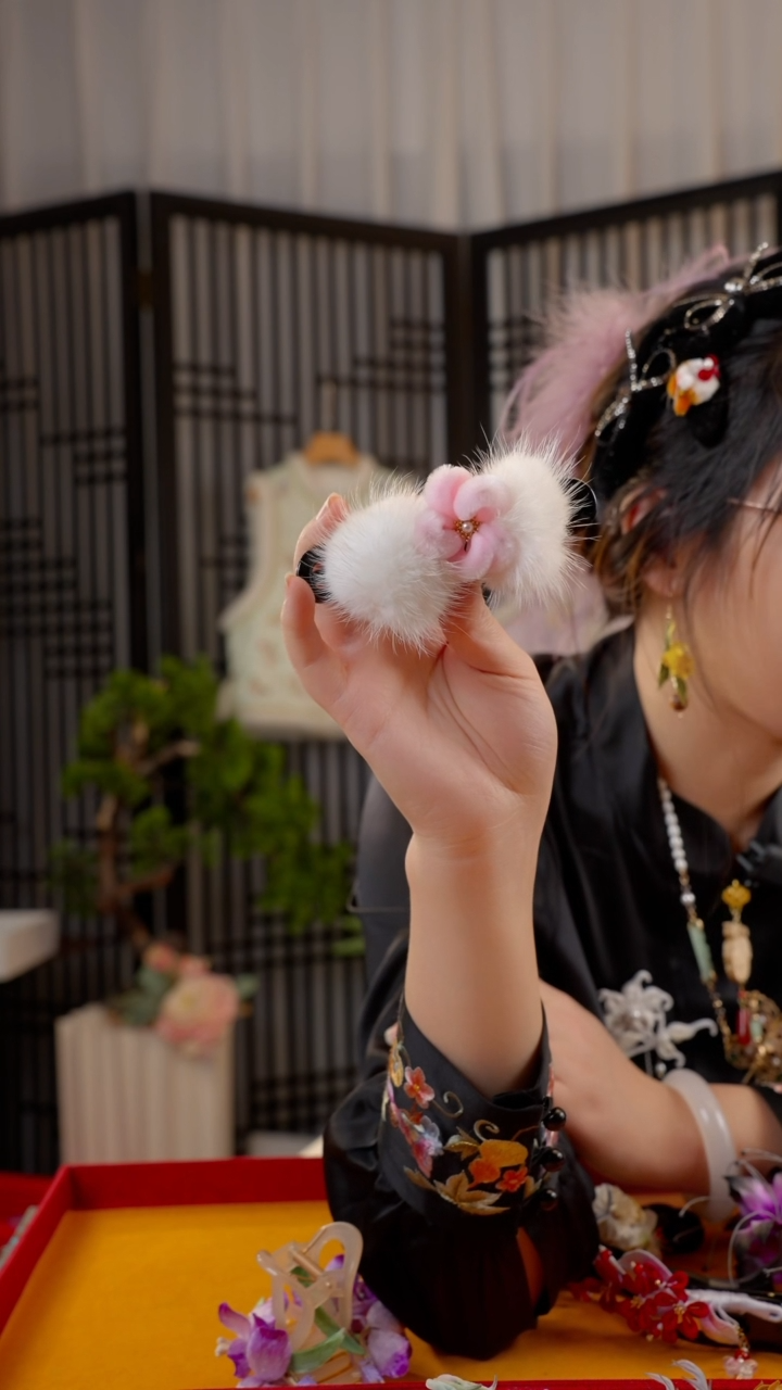 刺绣一*非遗绒花苏绣饰品